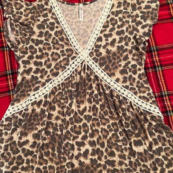 #29 Beautiful leopard top with embroidered empire waist - Picture 1 of 3